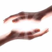 Zugewandte Hände, ohne Berührung, nur energetisch verbunden
